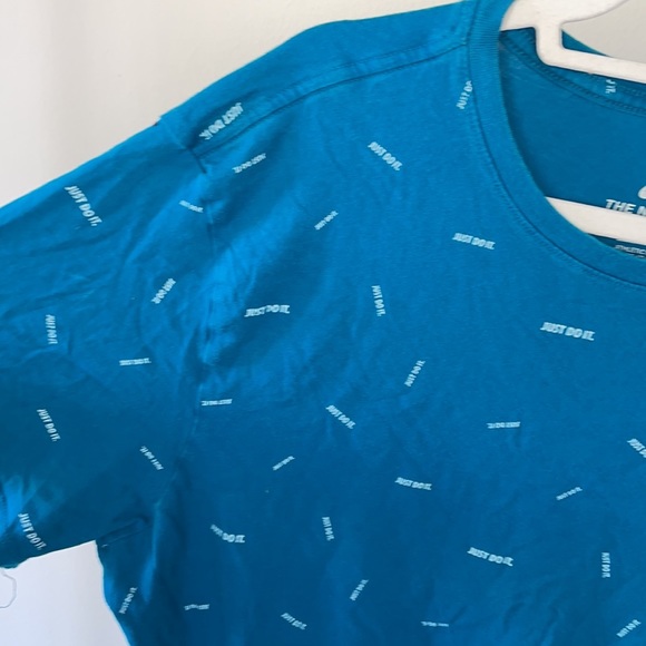Nike Just Do It Graphic Tee - Picture 5 of 5